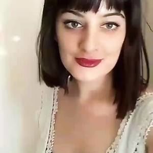 Meet your Posher, Nejra