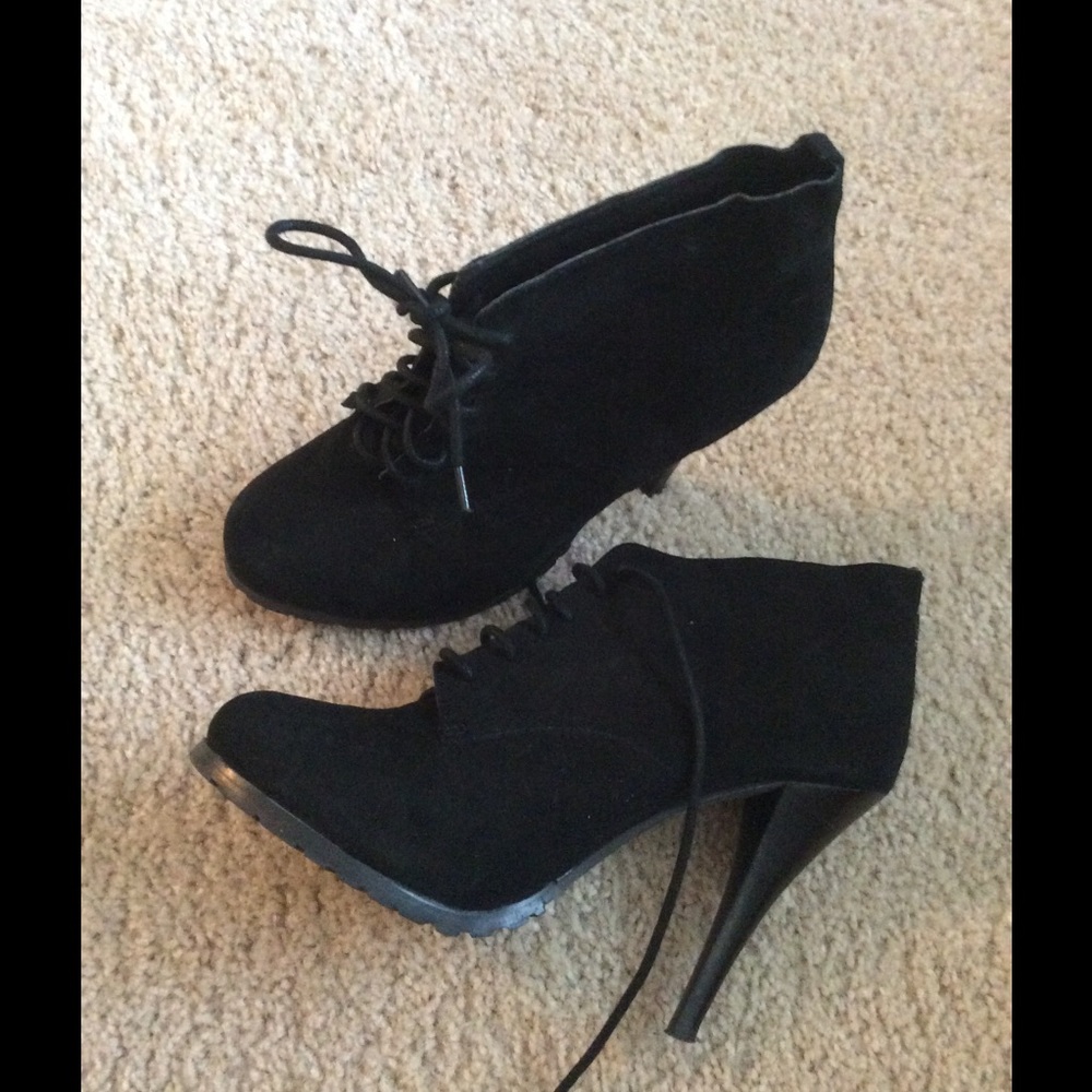 Black Velvet Tie up Booties