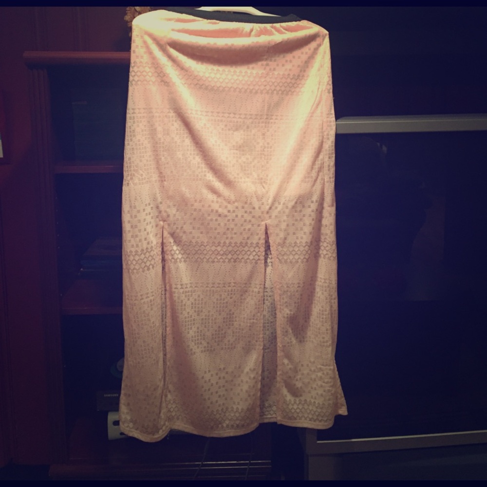 Skirt with 2 slits in front. Skirt attached