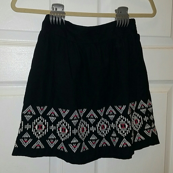Cute Gap Embroidered Mini - Picture 1 of 4