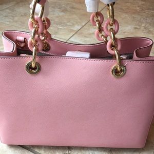 MICHAEL KORS
Cynthia Medium Saffiano Leather