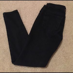 Forever 21 cropped black jeans. Size 24
