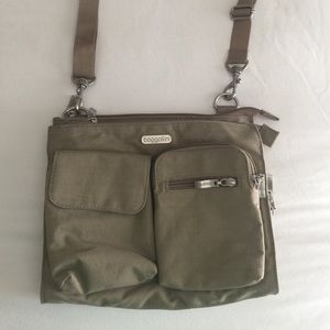 Baggallini tan bag