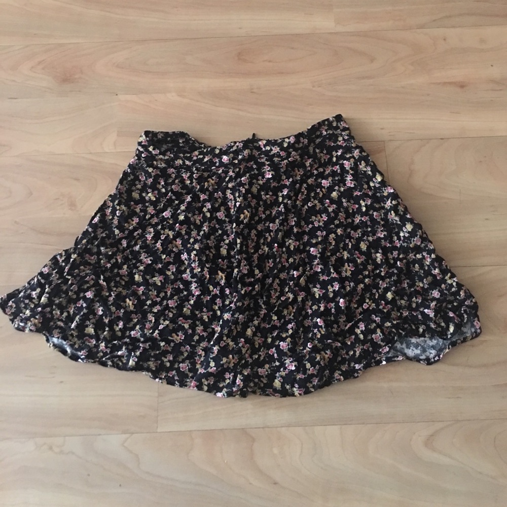 FOREVER 21 FLORAL MINI SKIRT