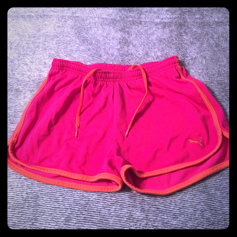 Adorable "retro-style" Puma shorts small