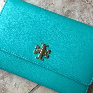 Tory Burch Robinson Chain on Wallet