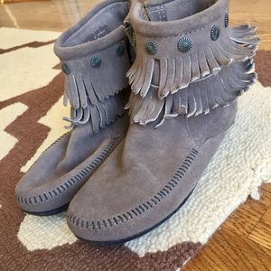 Minnetonka Moccasin double fringe side zip boots