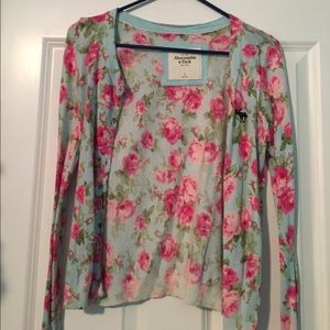 Abercrombie and Fitch floral cardigan. Size: S