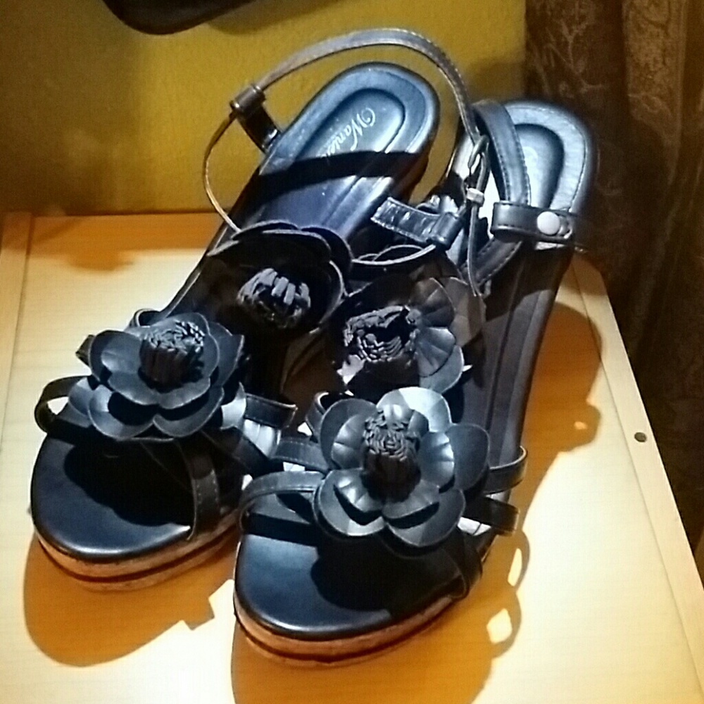 Black wedge summer sandals