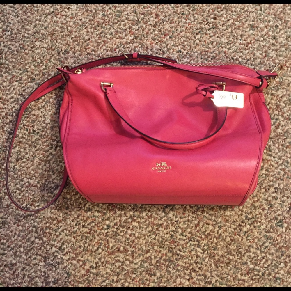 Coach purse! Super cute only been used a few times