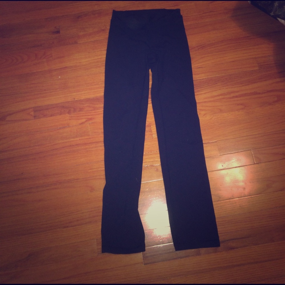 Lululemon Black straight leg yoga pant Size 6