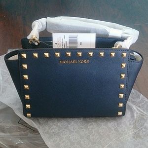 ✨HOST PICK✨Michael Kors Studded Leather Messenger