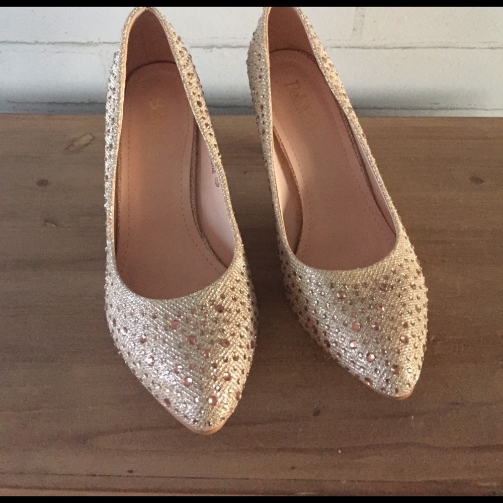 Beautiful rose gold/champagne colored heels