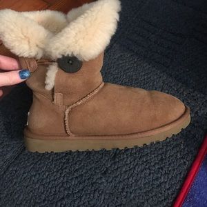 Uggs, Brown Bailey Button, size 5