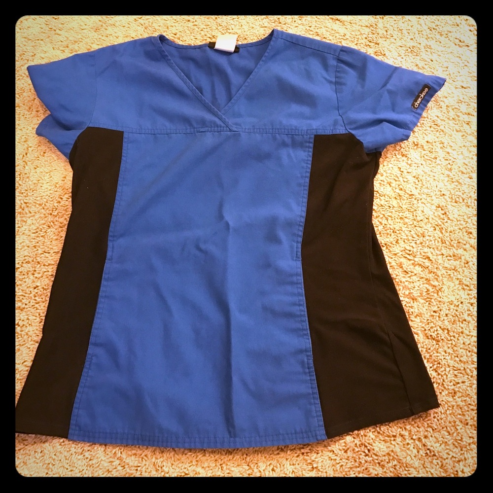 Cherokee scrub top