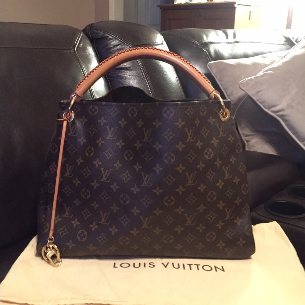 Authentic Louis Vuitton Artsy MM / Ray Bands