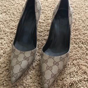 Gucci pumps