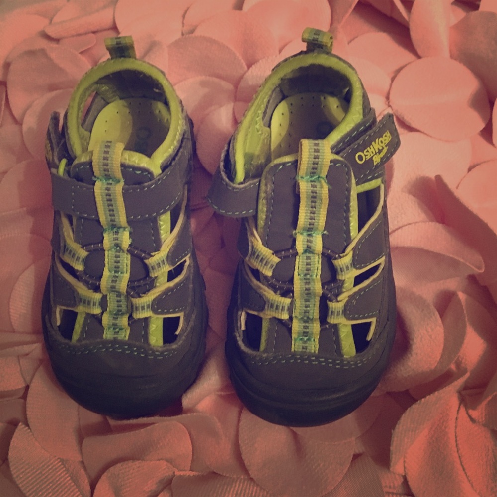 OSHKOSH athletic sandals