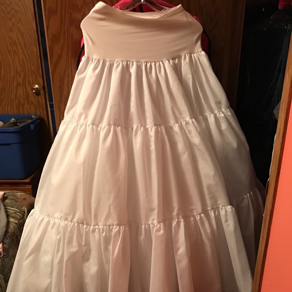 Merry Modes Crinoline