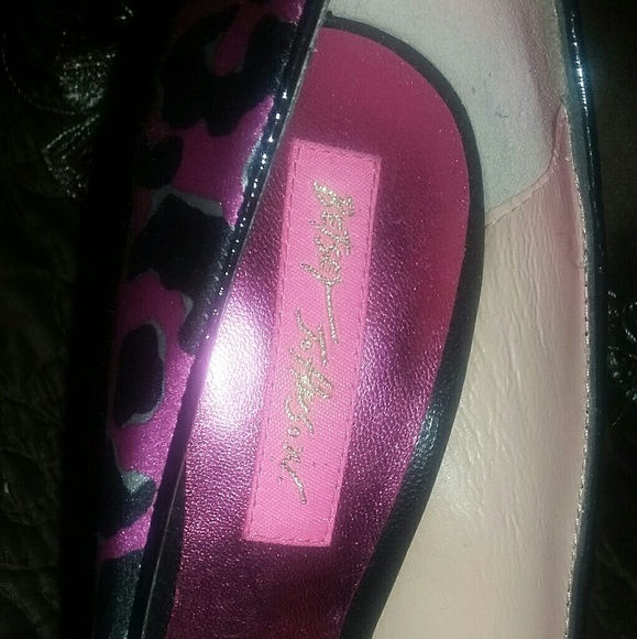 Heels - Picture 2 of 3