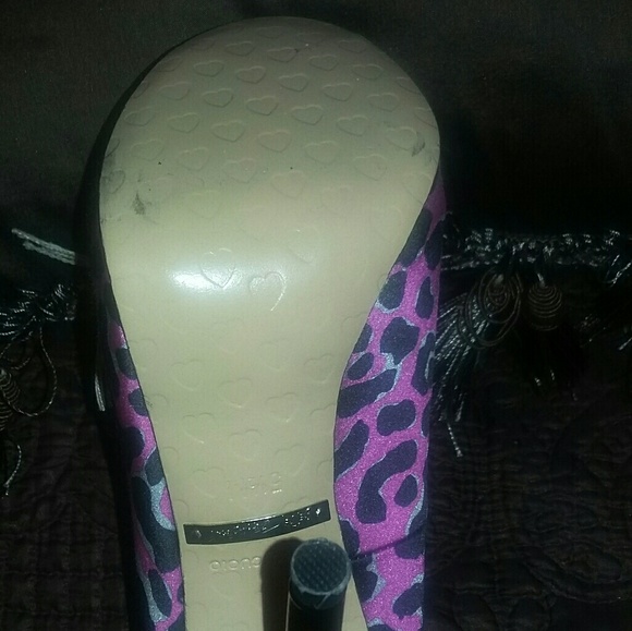 Heels - Picture 3 of 3