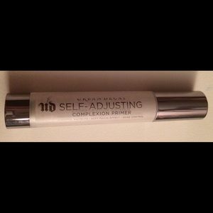 Self-Adjusting Complexion Primer