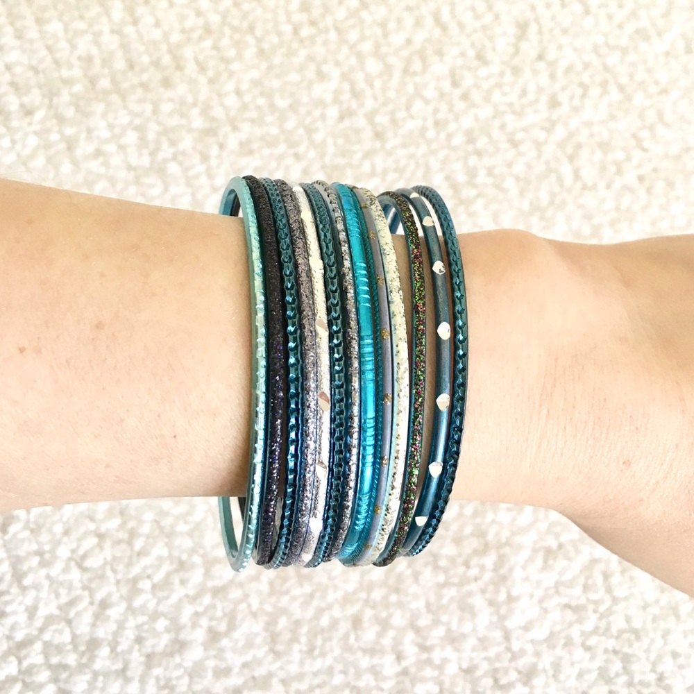 Stackable bangle bracelet set. - Picture 2 of 2