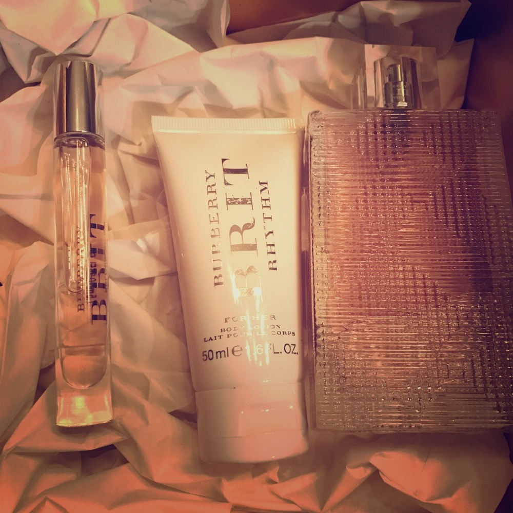Burberry perfume, mini perfume, and lotion.