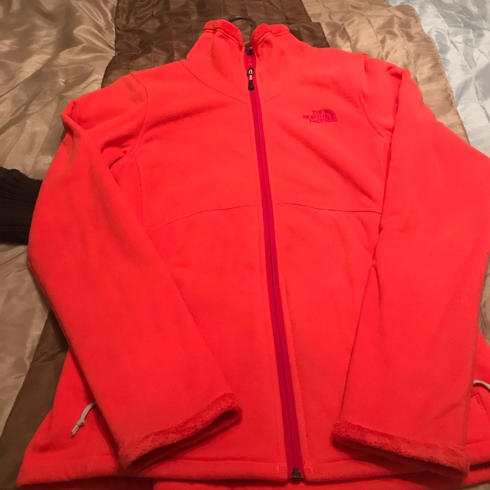 North face - Picture 2 of 4