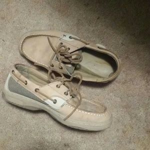 Im selling some sperry's