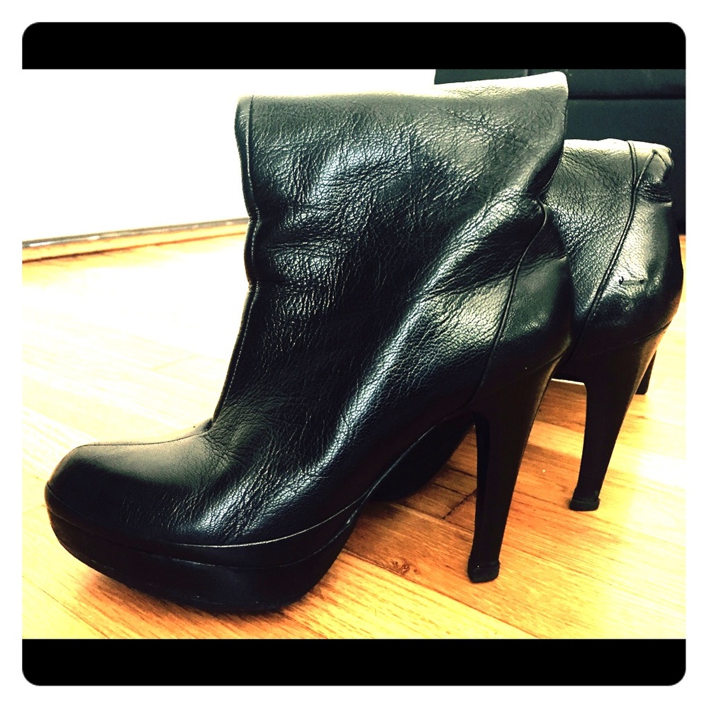 Designer black leather platform high heel boot 👠