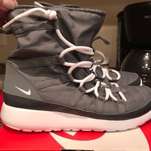 Nike Roshe One Hi sneaker boot 5Y