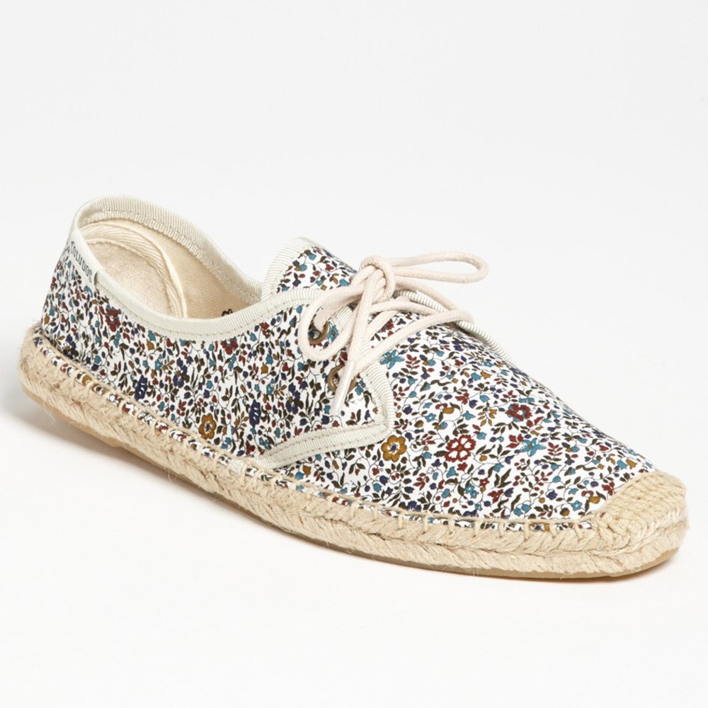 NWOT Soludos lace up flats