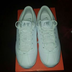 Nwb nike cheer unite