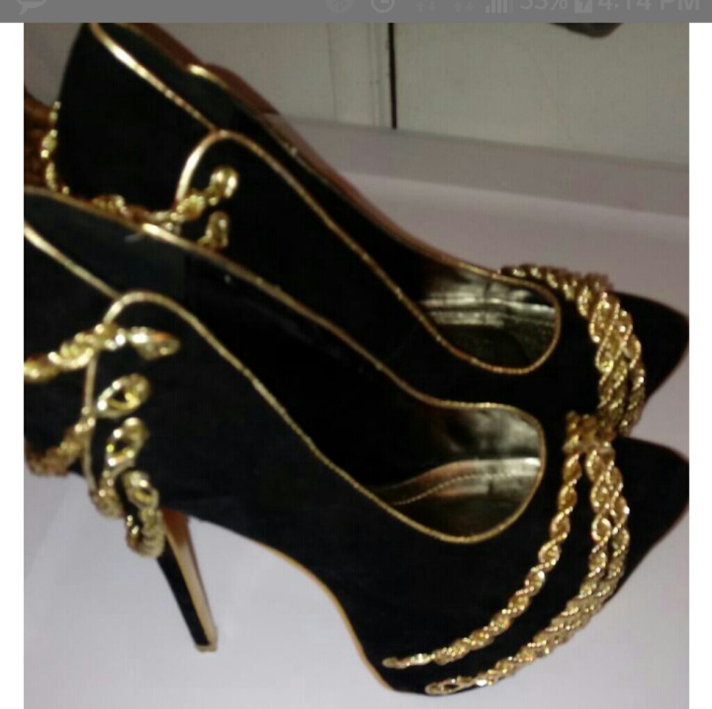 Black Pumps w/Gold Chain detail