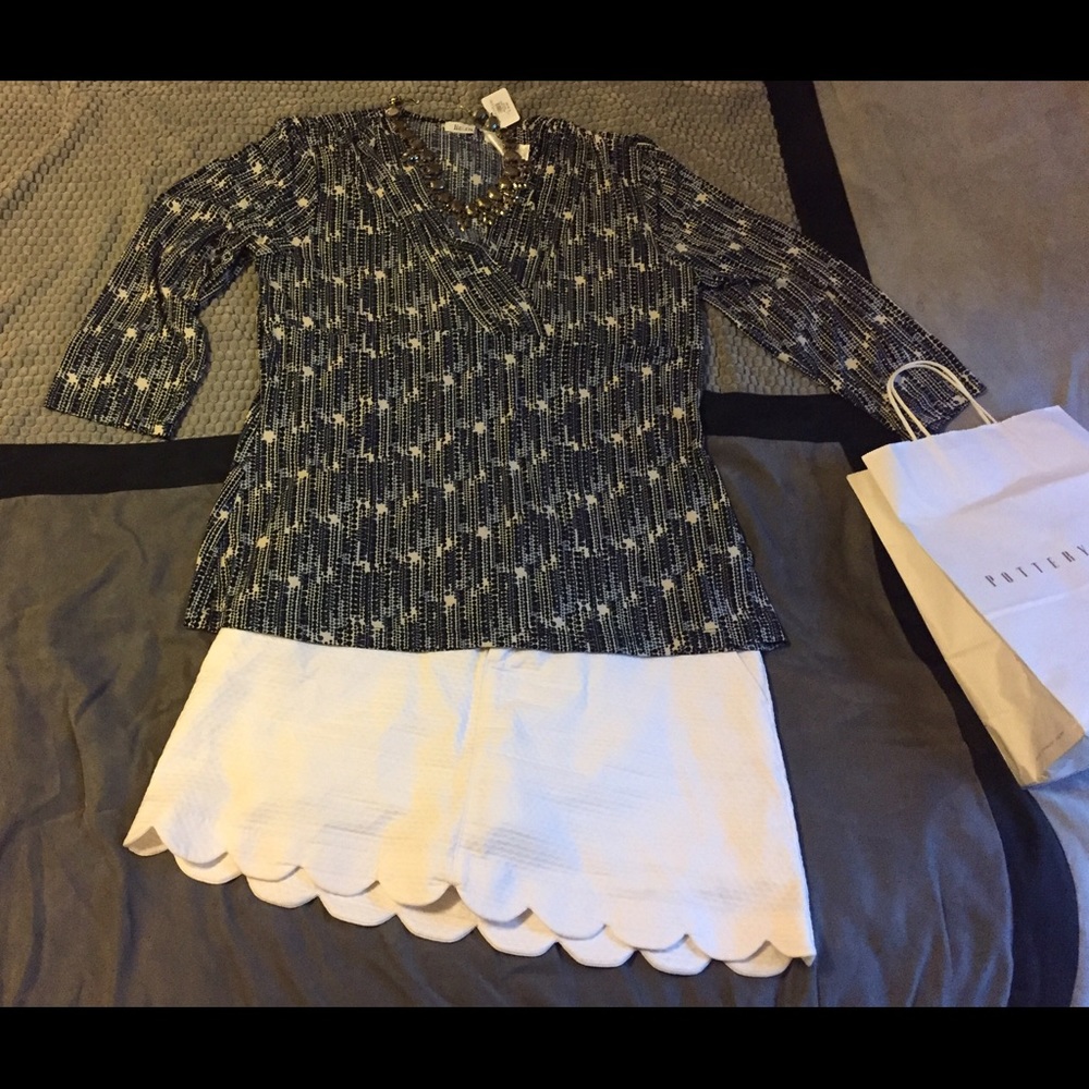 Liz & co. White and navy top XL