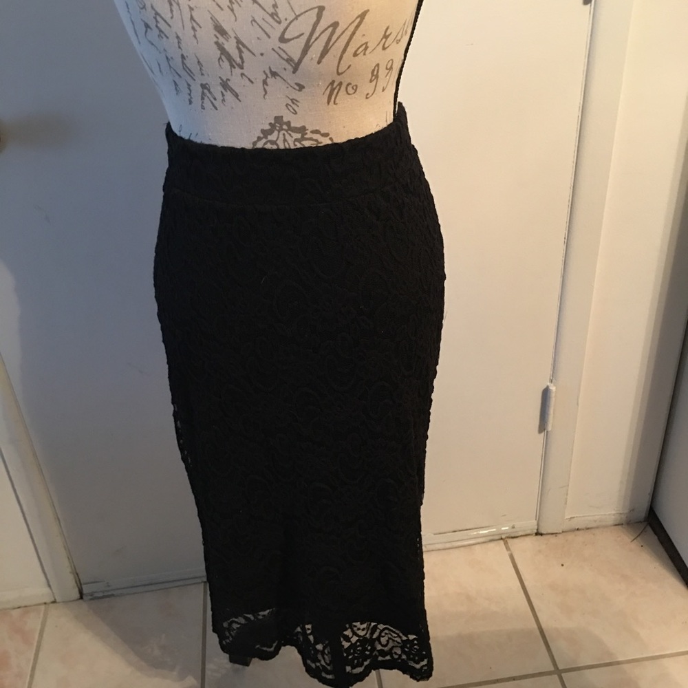 Lace pencil skirt