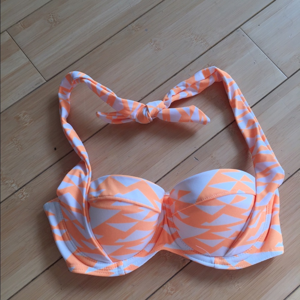 NWOT 32B ASOS Graphic Print 50s Halter Bikini Top
