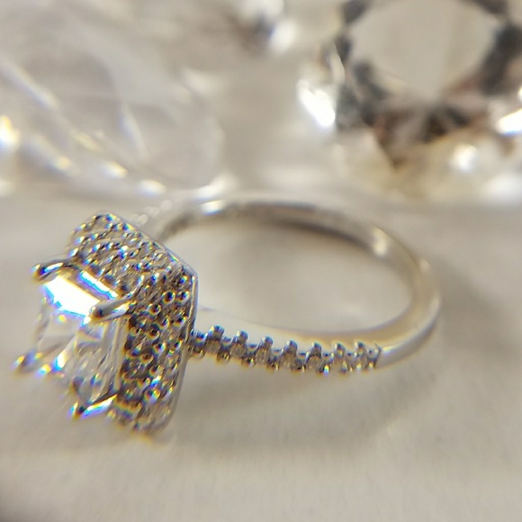 14k Solid White Gold Engagement Ring - Picture 5 of 7