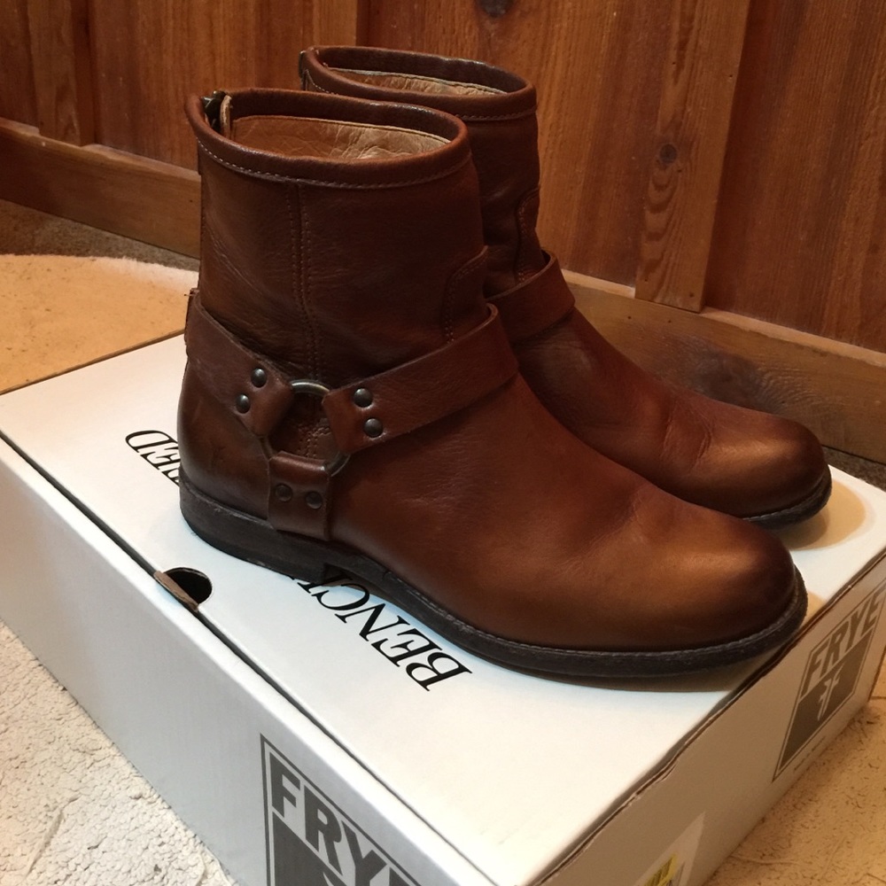 Frye Philip Harness short boots sz 8