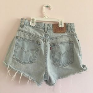 🍒VINTAGE LEVIS CUTOFF SHORTS 26/27 🍒