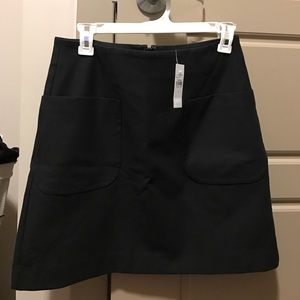 Loft skirt with pockets in front, size 4!