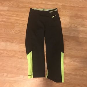 Nike pro Capri black and neon