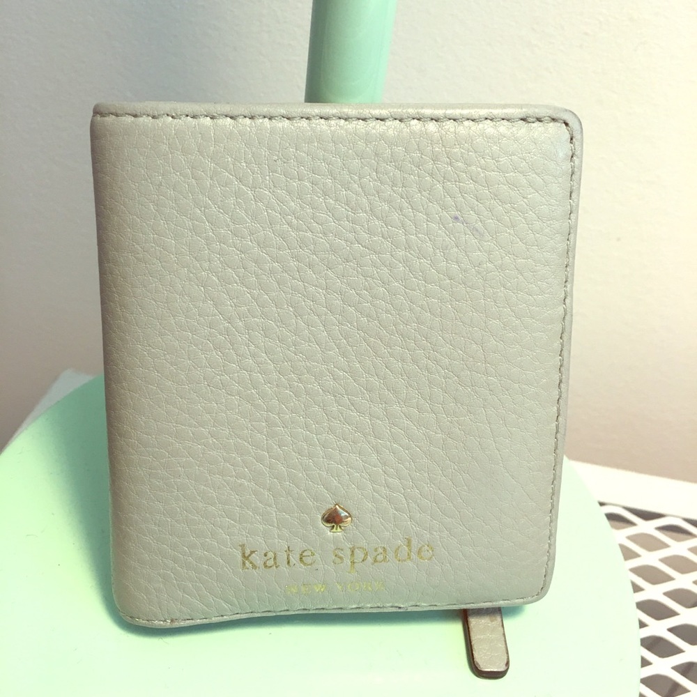 ❌SOLD❌ Kate Spade mini wallet in mint 🌱