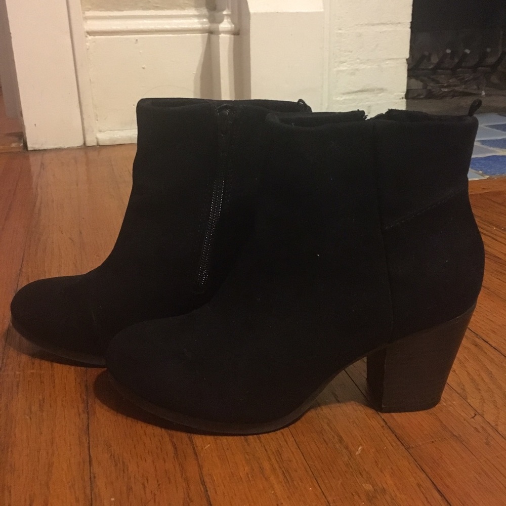 NWOT Black Suede Old Navy booties