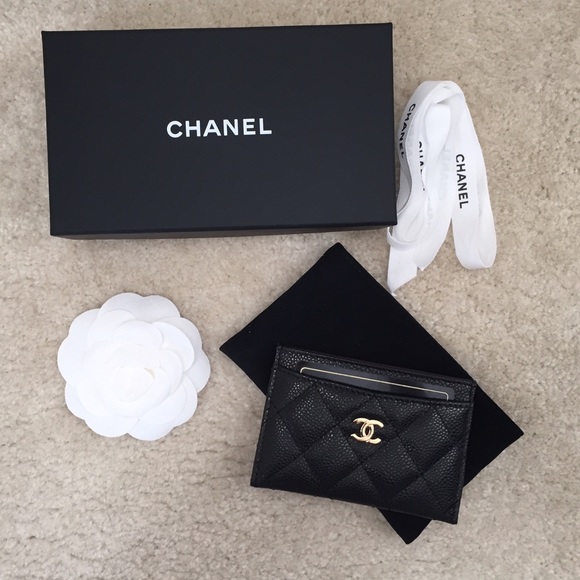 Chanel caviar card holder with gold hardware - Picture 3 of 4