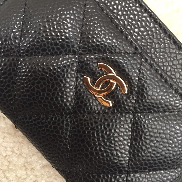 Chanel caviar card holder with gold hardware - Picture 4 of 4