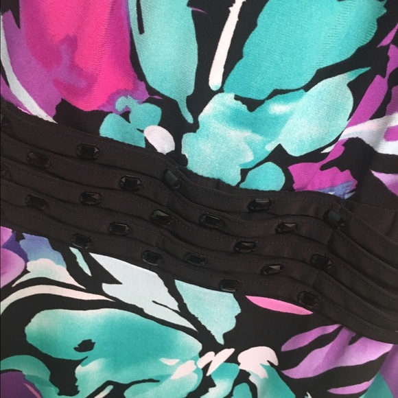 Colorful and flowy dress - Picture 3 of 4