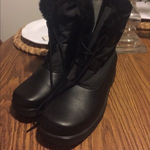 Totes snow boots