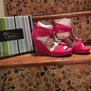 No Doubt Hot Pink Size 6 Suede Wedges with bling!